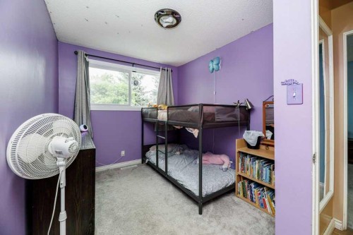 22 Mcintosh Avenue, Red Deer, AB 