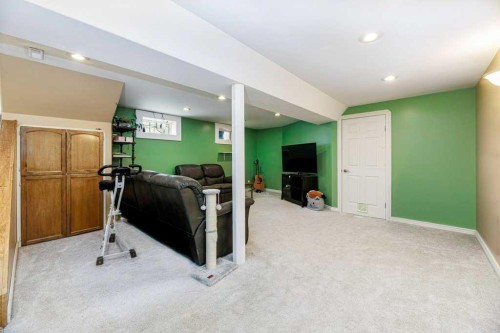 22 Mcintosh Avenue, Red Deer, AB 