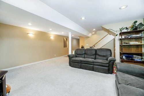 22 Mcintosh Avenue, Red Deer, AB 