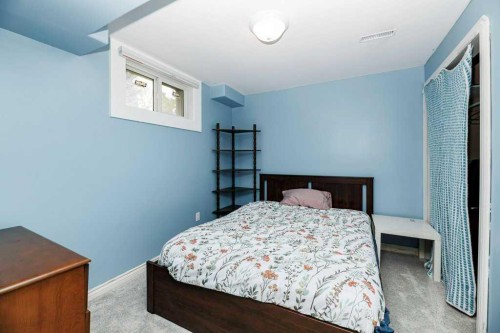 22 Mcintosh Avenue, Red Deer, AB 