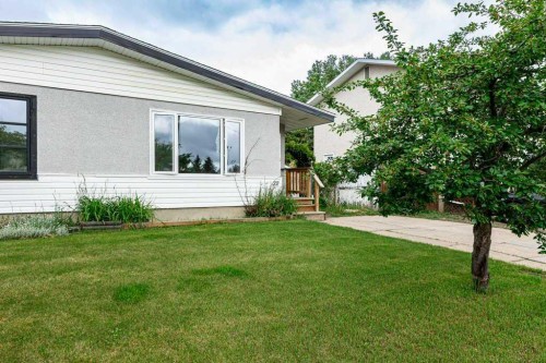 22 Mcintosh Avenue, Red Deer, AB 