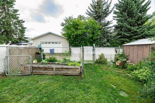 22 Mcintosh Avenue, Red Deer, AB 