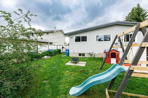 22 Mcintosh Avenue, Red Deer, AB 