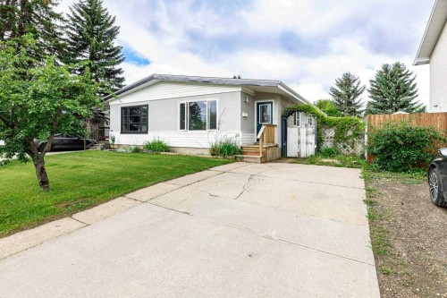 22 Mcintosh Avenue, Red Deer, AB 
