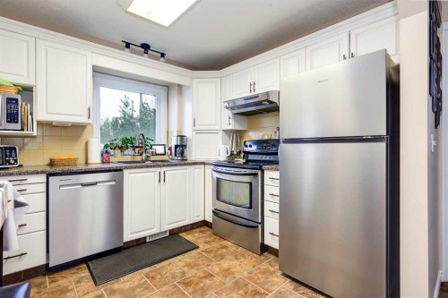 20 Cosgrove Close, Red Deer, AB 