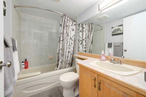 20 Cosgrove Close, Red Deer, AB 