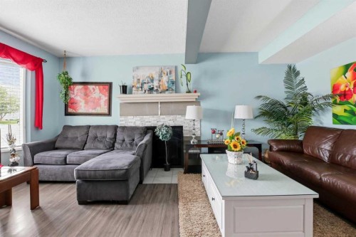 17 Elwell Close, Red Deer, AB 
