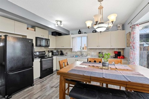 17 Elwell Close, Red Deer, AB 