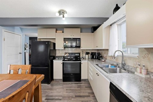 17 Elwell Close, Red Deer, AB 