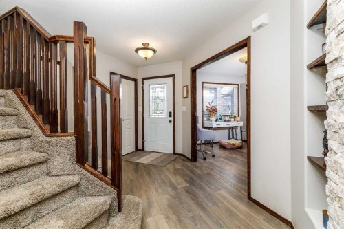 73 Lanterman Close, Red Deer, AB 