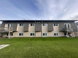 4518 47 A Avenue Sylvan Lake, AB T4N 1N8