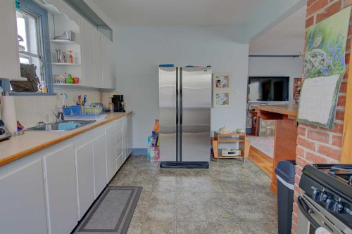 5910 52 Avenue, Red Deer, AB - Indoor Photo Showing Kitchen