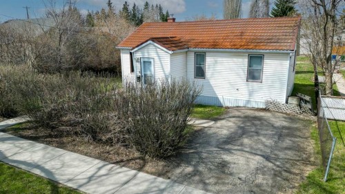 5910 52 Avenue, Red Deer, AB - Outdoor