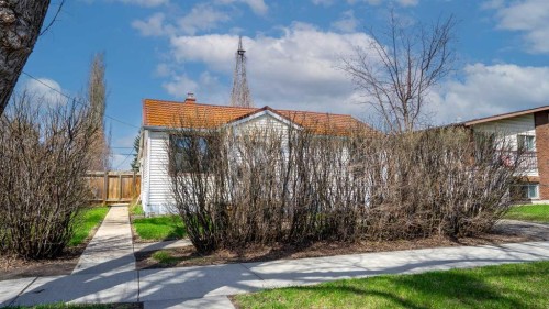 5910 52 Avenue, Red Deer, AB - Outdoor