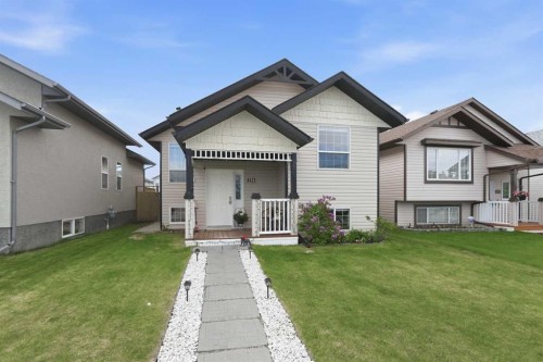 136 Lanterman Close, Red Deer, AB 