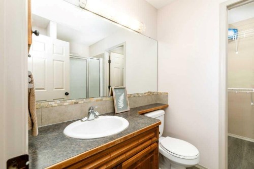 15 Kirton Close, Red Deer, AB - Indoor Photo Showing Bathroom