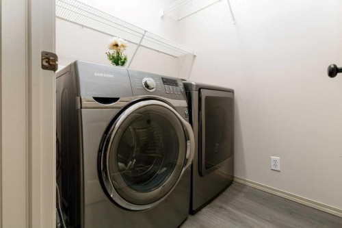 15 Kirton Close, Red Deer, AB - Indoor Photo Showing Laundry Room