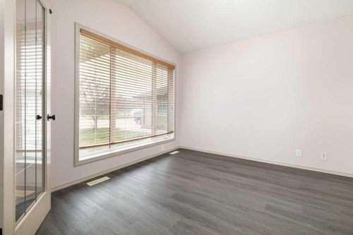 15 Kirton Close, Red Deer, AB - Indoor Photo Showing Other Room