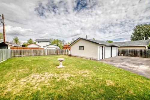 6004 53 Ave, Ponoka, AB 