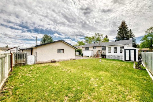 6004 53 Ave, Ponoka, AB 