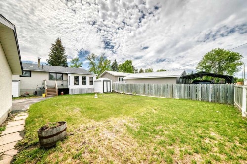 6004 53 Ave, Ponoka, AB 