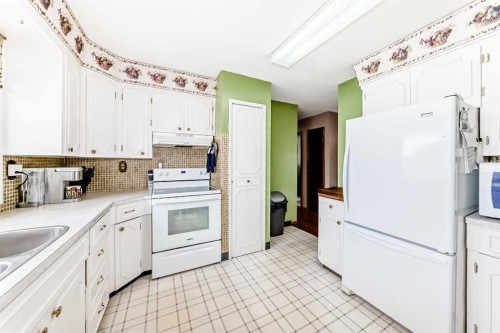 6004 53 Ave, Ponoka, AB 