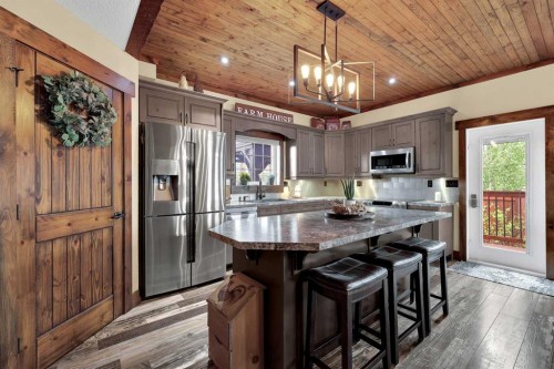 5518 52 Street Close, Bashaw, AB - Indoor Photo Showing Kitchen With Upgraded Kitchen