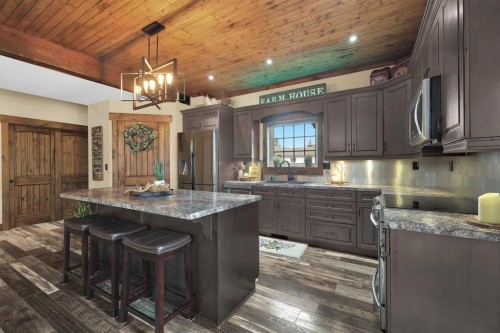 5518 52 Street Close, Bashaw, AB - Indoor Photo Showing Kitchen With Upgraded Kitchen