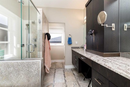 475 Townsend Street, Red Deer, AB - Indoor Photo Showing Bathroom