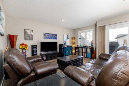 475 Townsend Street, Red Deer, AB - Indoor Photo Showing Living Room