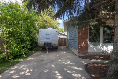 11 Mccune Avenue, Red Deer, AB 