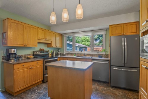 11 Mccune Avenue, Red Deer, AB 
