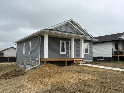 4814 55 Avenue, Bentley, AB 