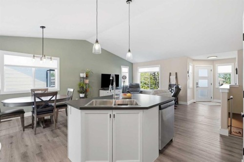 66 Pondside Crescent, Blackfalds, AB 