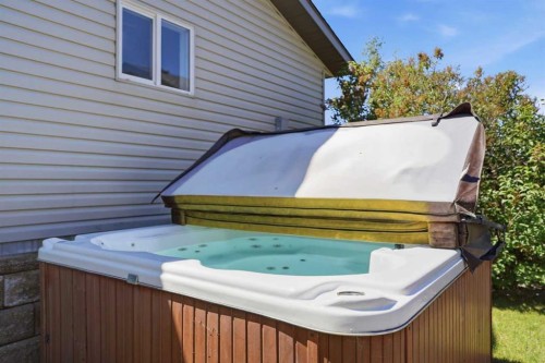 66 Pondside Crescent, Blackfalds, AB 