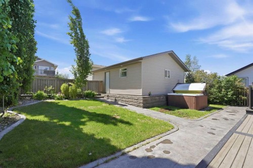 66 Pondside Crescent, Blackfalds, AB 