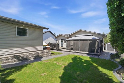 66 Pondside Crescent, Blackfalds, AB 