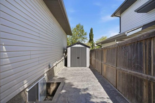 66 Pondside Crescent, Blackfalds, AB 