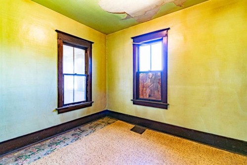 5107 52 Street, Mirror, AB 