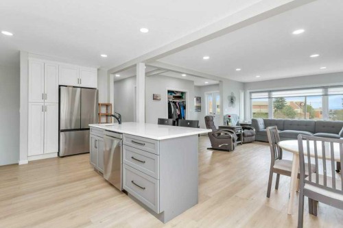 5606 58 Street, Lacombe, AB - Indoor