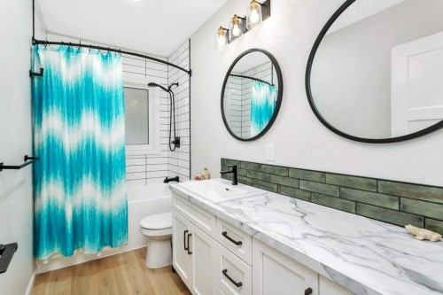 5606 58 Street, Lacombe, AB - Indoor Photo Showing Bathroom