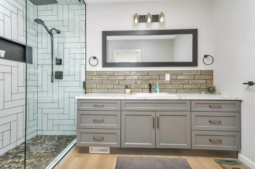 5606 58 Street, Lacombe, AB - Indoor Photo Showing Bathroom