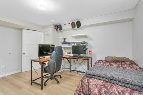 5606 58 Street, Lacombe, AB - Indoor Photo Showing Bedroom