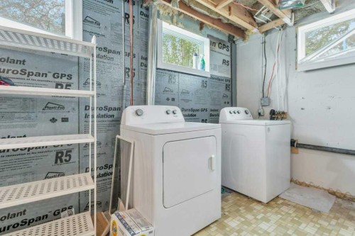 5606 58 Street, Lacombe, AB - Indoor Photo Showing Laundry Room