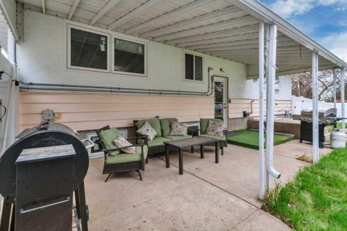 5606 58 Street, Lacombe, AB - Outdoor With Exterior