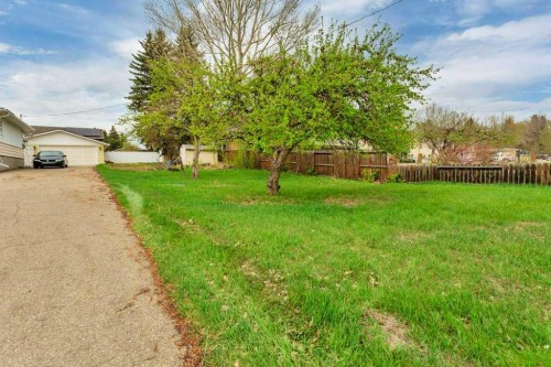5606 58 Street, Lacombe, AB - Outdoor