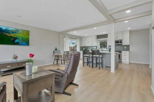 5606 58 Street, Lacombe, AB - Indoor