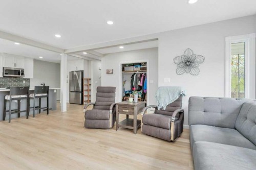 5606 58 Street, Lacombe, AB - Indoor Photo Showing Living Room