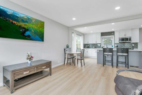5606 58 Street, Lacombe, AB - Indoor