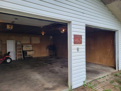 5205 52 Avenue, Castor, AB 